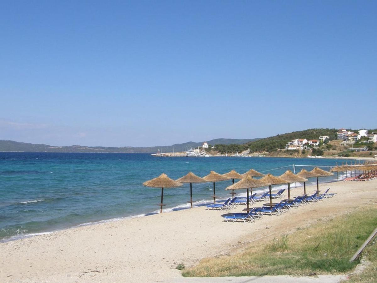 Tavani Villas Nea Roda Bagian luar foto