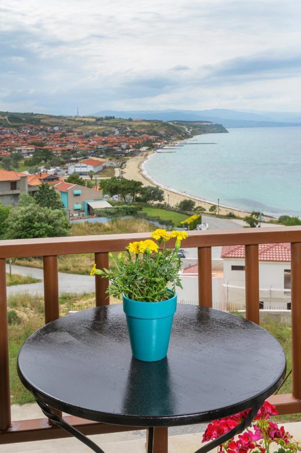 Tavani Villas Nea Roda Bagian luar foto